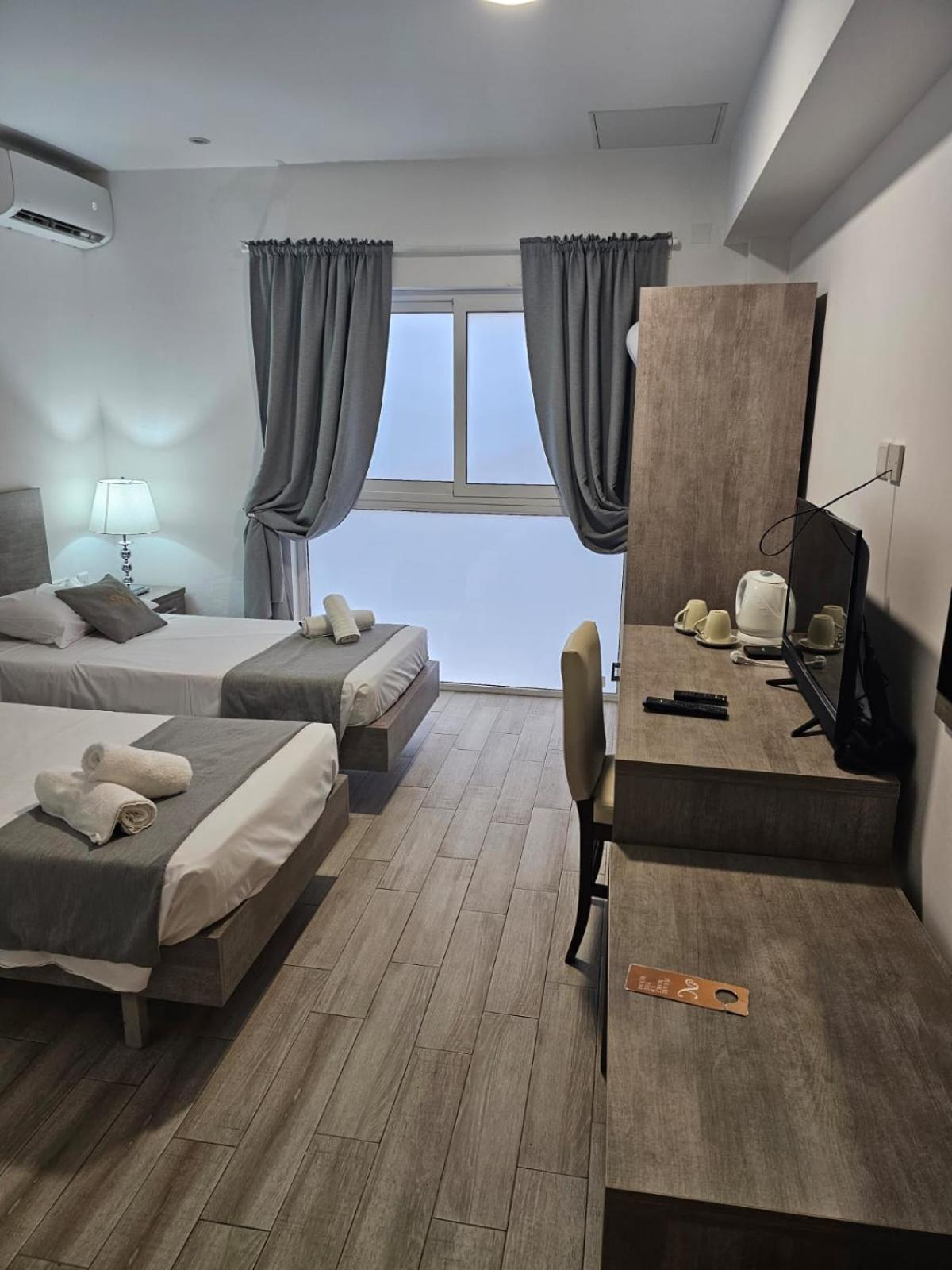 Napoli Suites Studios Aparthotel Saint Julian's Exterior photo
