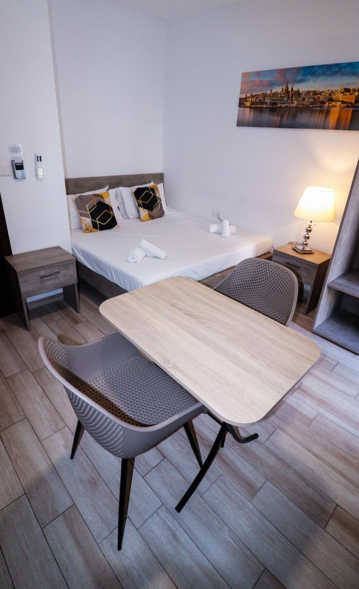 Napoli Suites Studios Aparthotel Saint Julian's Exterior photo