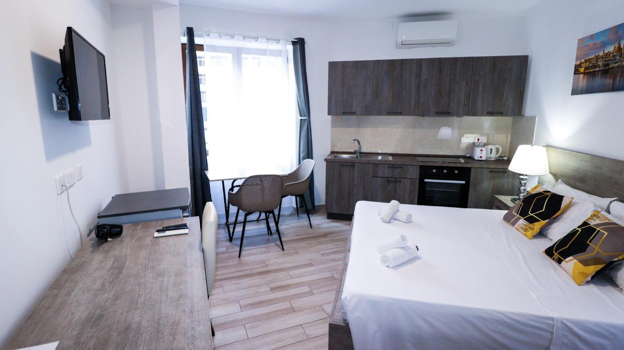 Napoli Suites Studios Aparthotel Saint Julian's Exterior photo