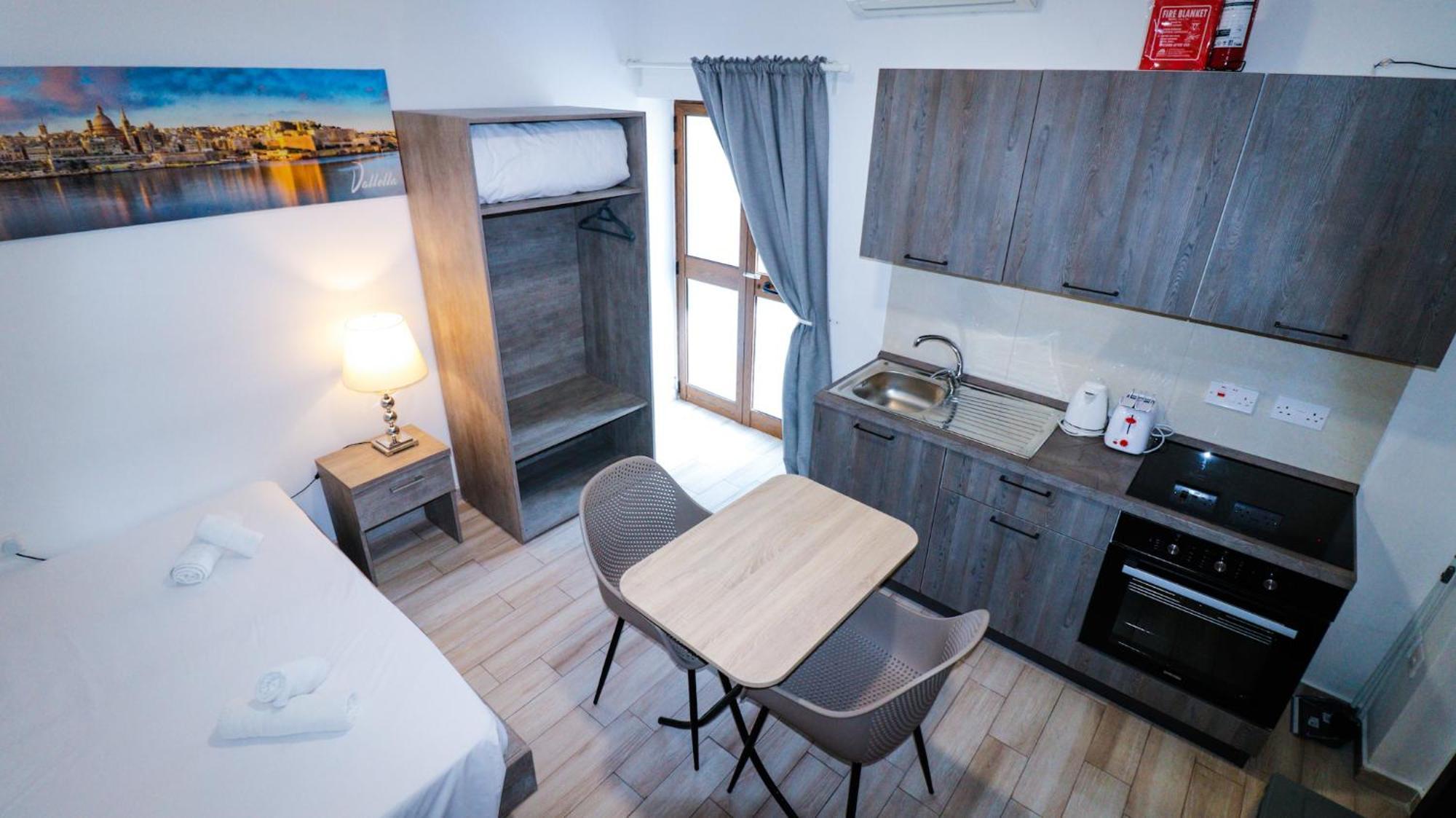 Napoli Suites Studios Aparthotel Saint Julian's Exterior photo