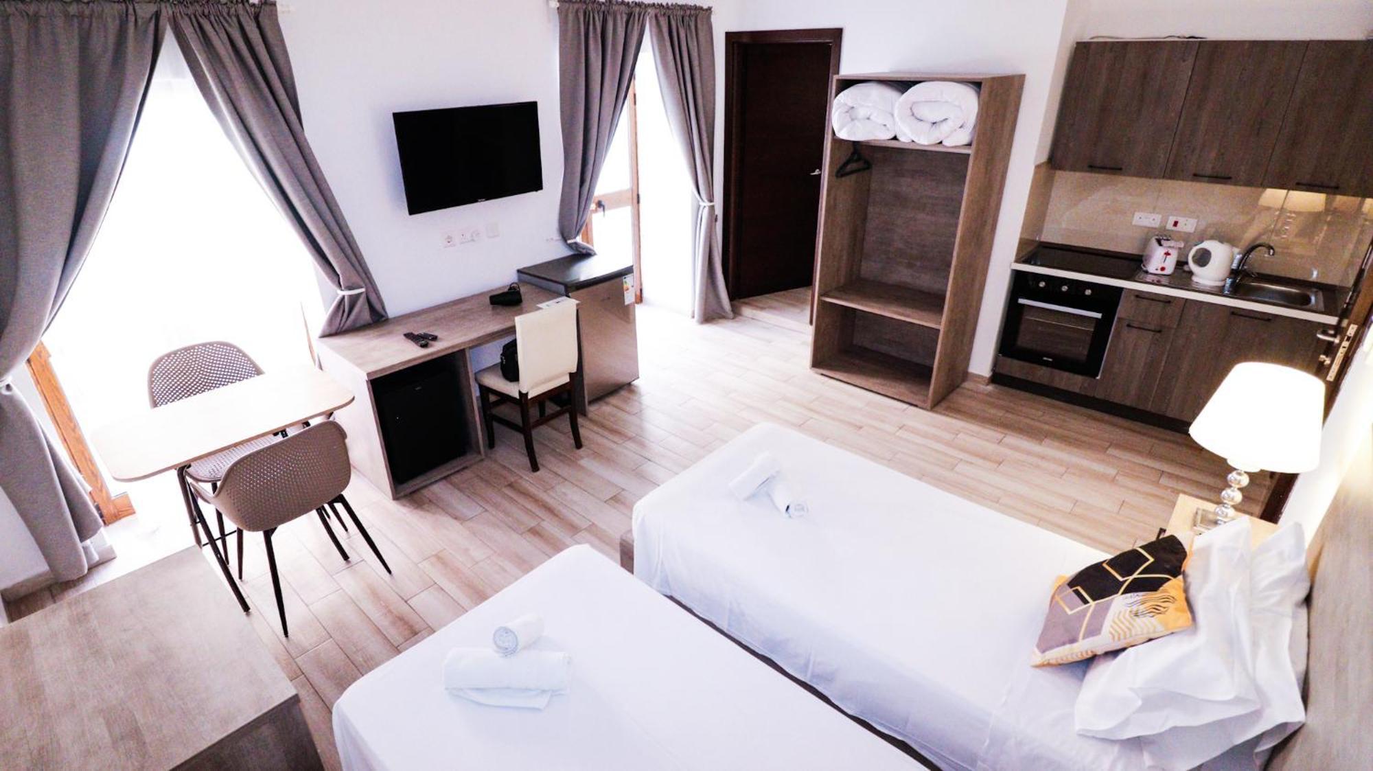 Napoli Suites Studios Aparthotel Saint Julian's Exterior photo