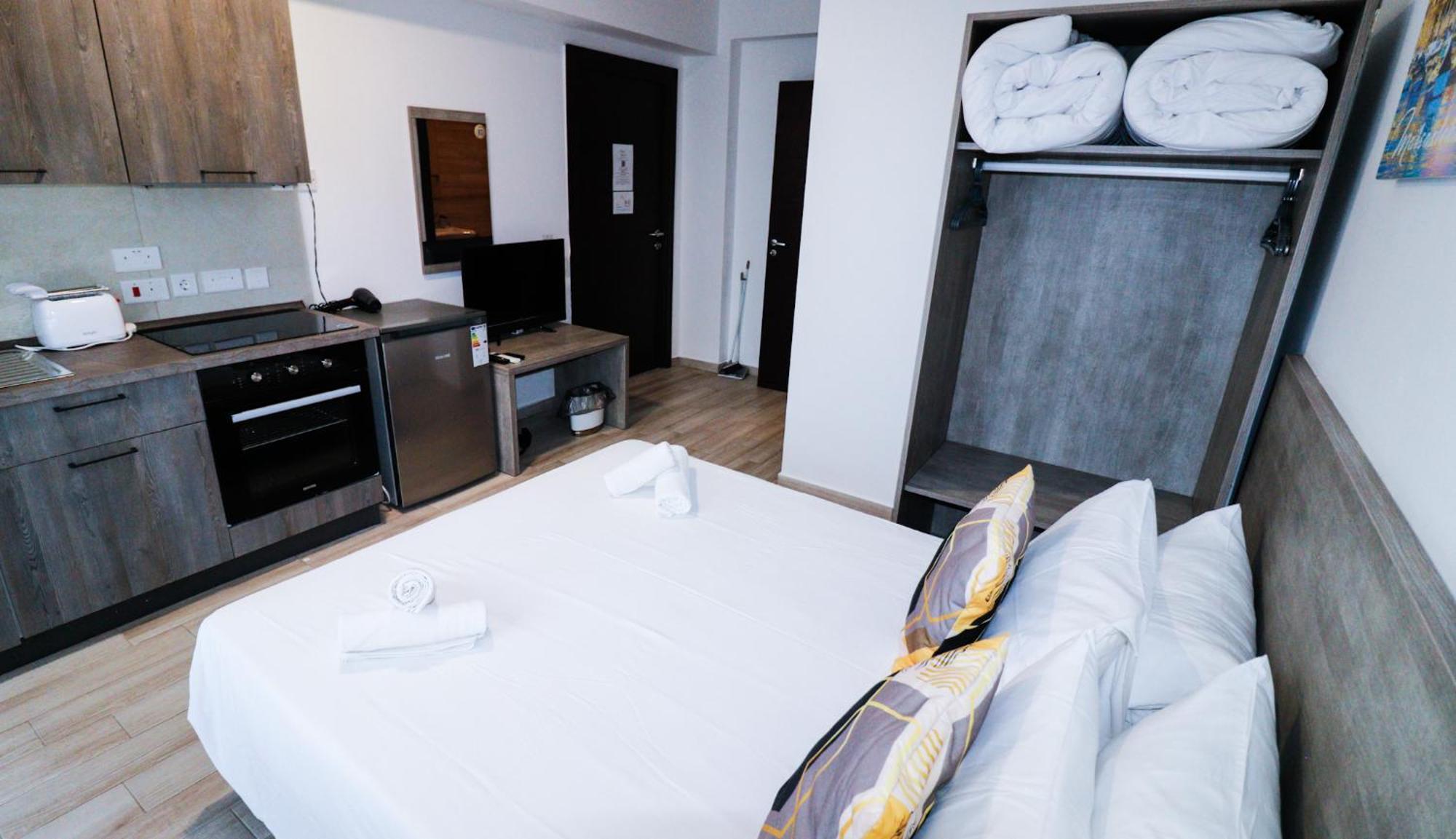 Napoli Suites Studios Aparthotel Saint Julian's Exterior photo